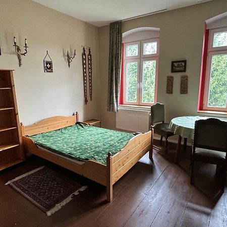 Appartamento Dom Pod Orlimi Skalami - Blisko Zamku Czocha Leśna Esterno foto